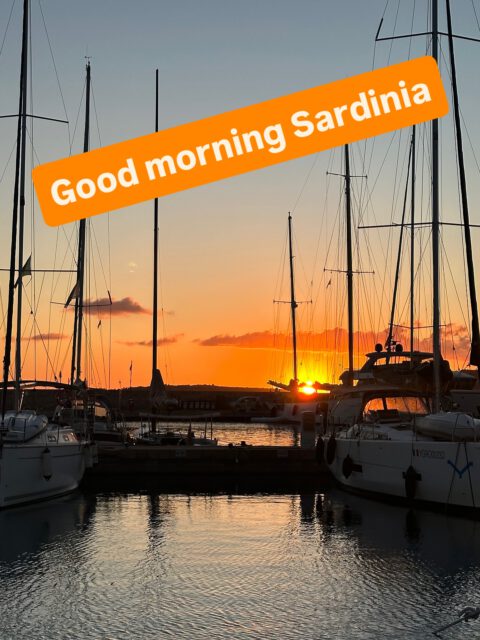 🌅 Sonnenaufgang vor Sardinien – der Moment, wenn die Welt noch still ist und das Meer im ersten Licht erwacht. Sanfter Wind, glattes Wasser und pure Freiheit unter Segeln. 🩵⛵️
#Segeltörn #Sardinien #SunriseSailing #Segelreise #Meeresmomente #Segelnmachtglücklich #SegelschuleMeersburg #SegelschuleFriedrichshafen #SailingAdventure #Morgenstimmung #BodenseesailorsonTour #bodensee #meersburg