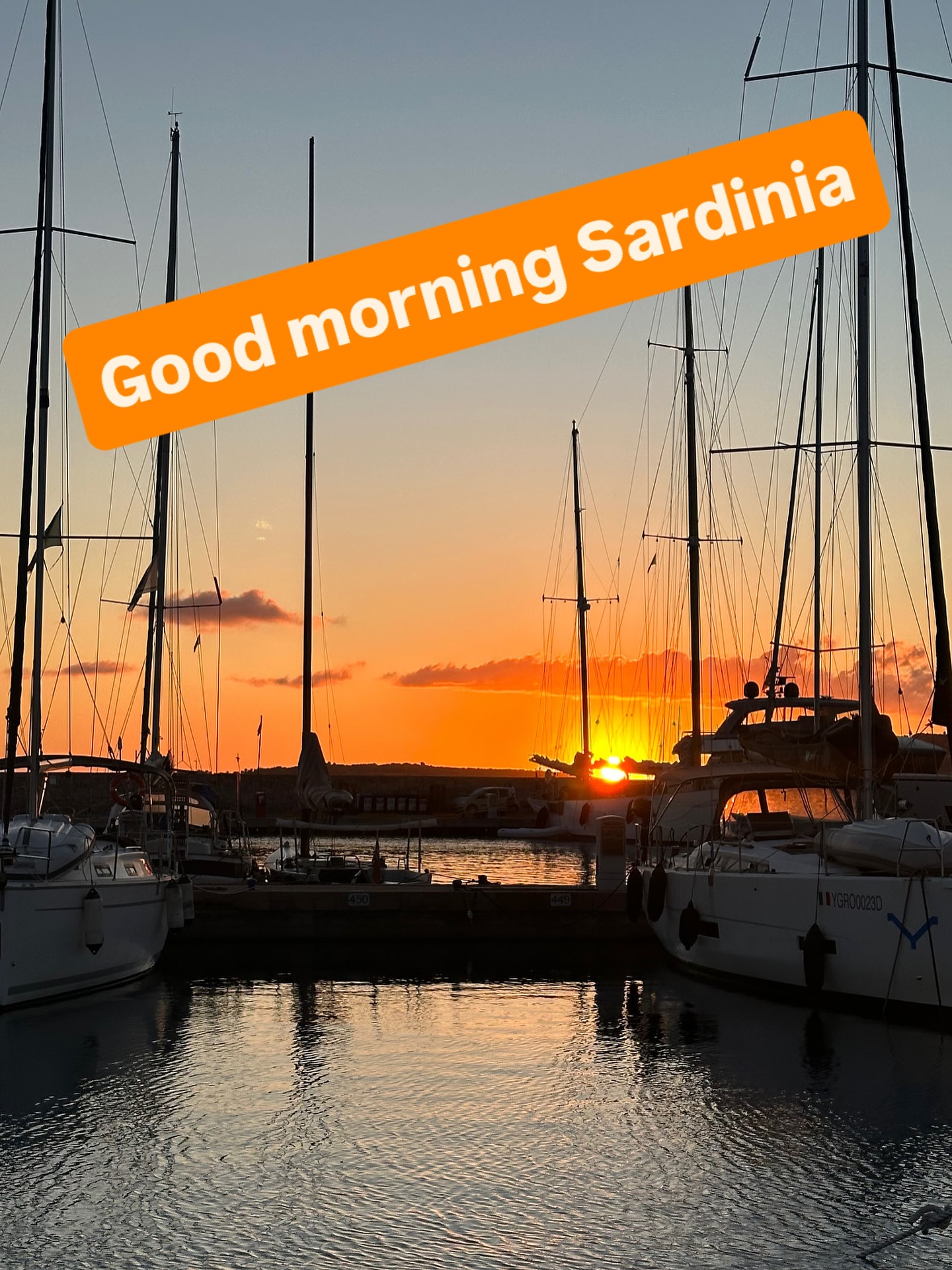 🌅 Sonnenaufgang vor Sardinien – der Moment, wenn die Welt noch still ist und das Meer im ersten Licht erwacht. Sanfter Wind, glattes Wasser und pure Freiheit unter Segeln. 🩵⛵️
#Segeltörn #Sardinien #SunriseSailing #Segelreise #Meeresmomente #Segelnmachtglücklich #SegelschuleMeersburg #SegelschuleFriedrichshafen #SailingAdventure #Morgenstimmung #BodenseesailorsonTour #bodensee #meersburg